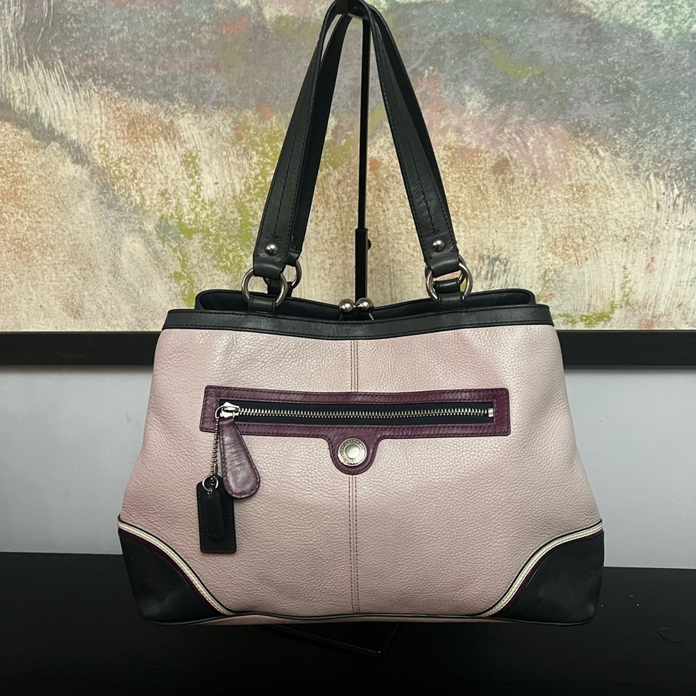 Coach Laura Spectator Shoulder bag With 3 Compartments and Kisslock 2010